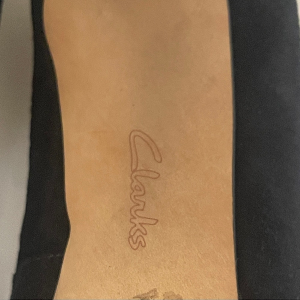 Clark's Artisan Women's Black Suede Mid-Heel Pumps in size 7.5 - Picture 9 of 9